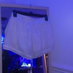 Kendal and Kylie beachy